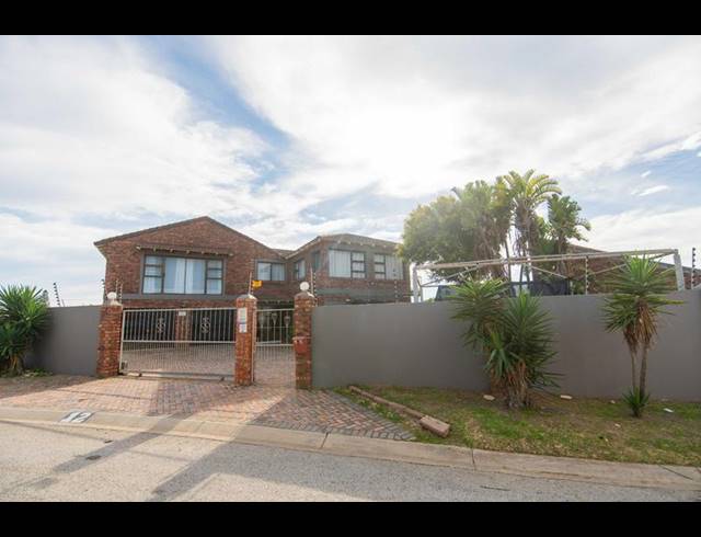5 BEDROOM HOUSE FOR SALE IN BLUEWATER BAY